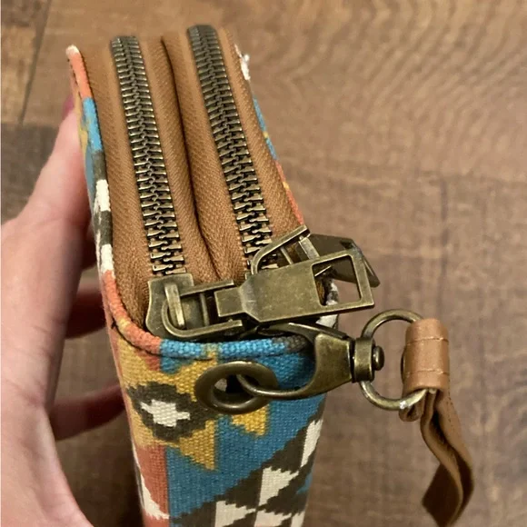 Aeropostale Western Aztec Pattern Wristlet Wallet NEW - Picture 5 of 10